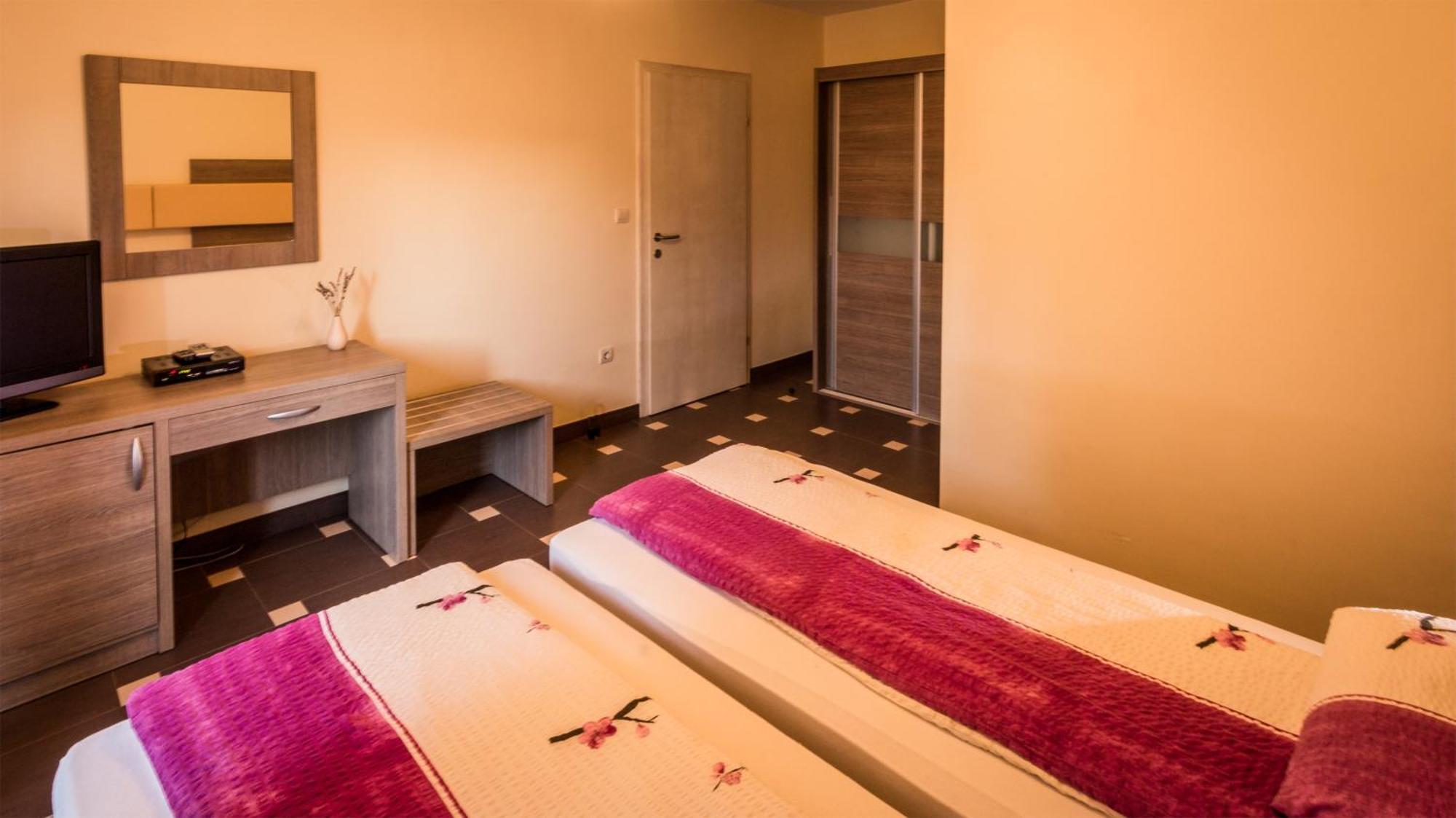 Guest House Villa Maslina เนอุม ห้อง รูปภาพ