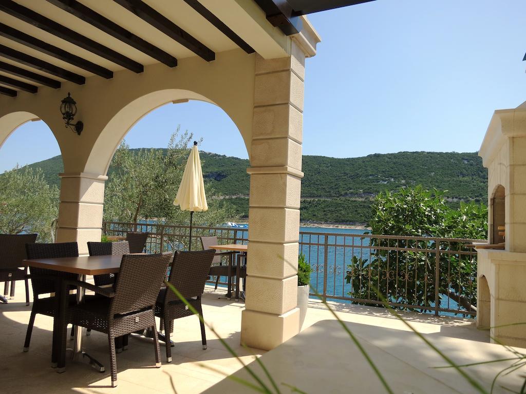 Guest House Villa Maslina เนอุม ภายนอก รูปภาพ